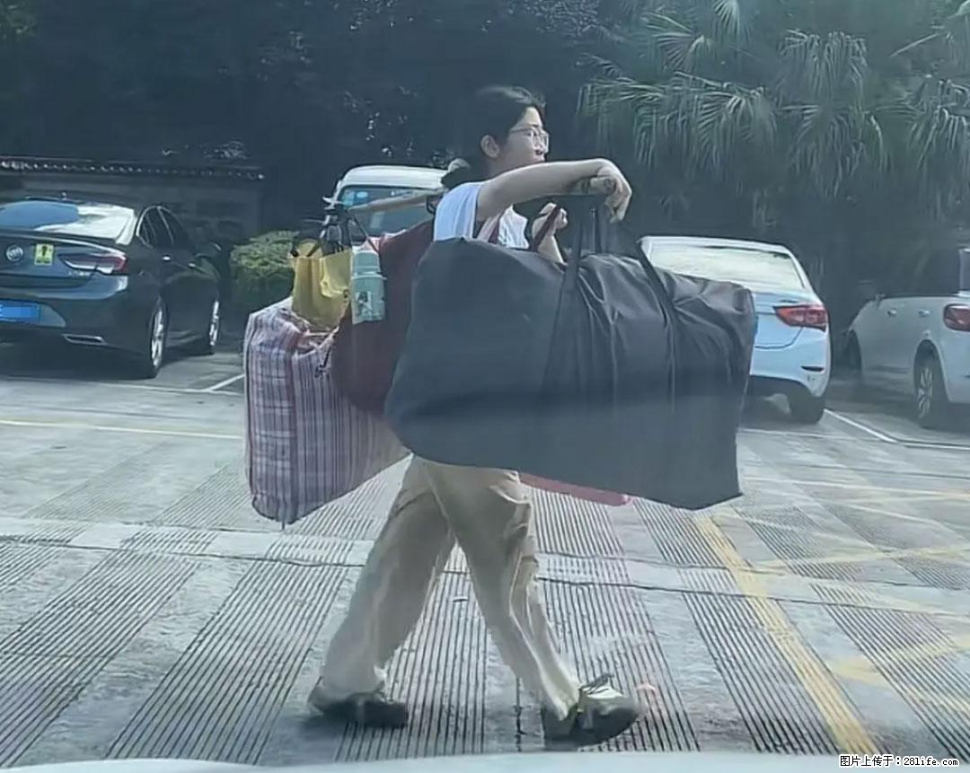 全网追的“扁担女孩”,找了一份暑假工,时薪12元 - 孝感生活资讯 - 孝感28生活网 xiaogan.28life.net
